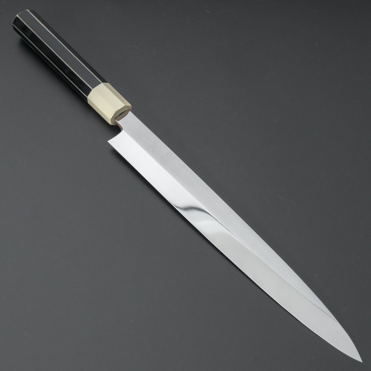 Hitohira Yamatsuka Mosuke Mirror Polished Ginsan Honyaki Yanagiba 270mm Lacquered Handle (Black and White/ Saya) - HITOHIRA