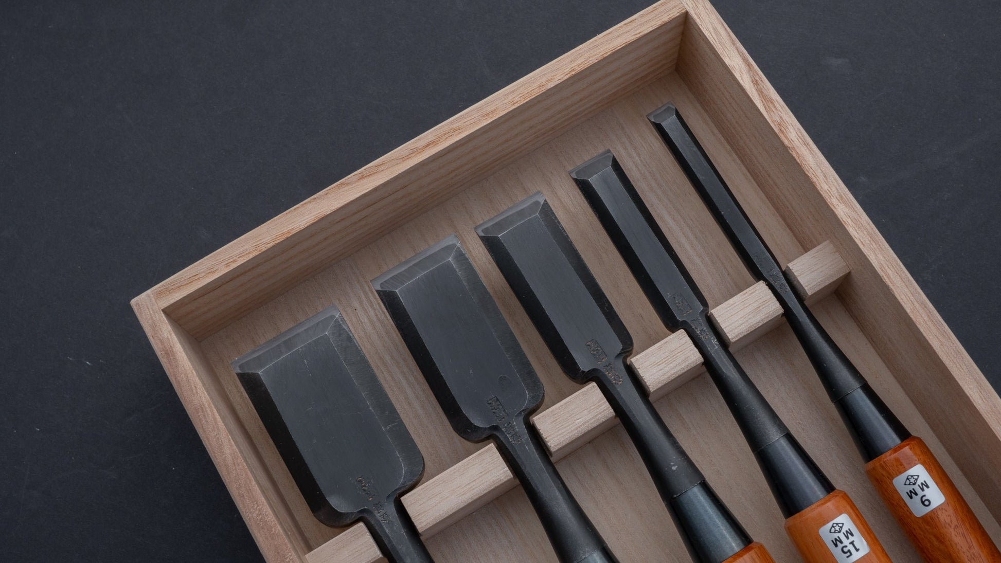 Morihei Yoshitomo Chisel 5 Set (with Kiri Box) | HITOHIRA