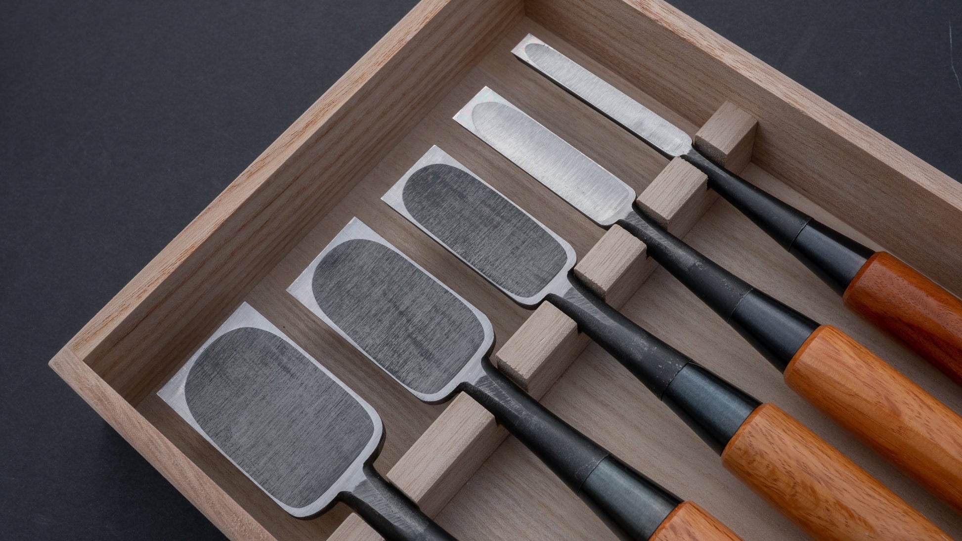 Morihei Yoshitomo Chisel 5 Set (with Kiri Box) | HITOHIRA