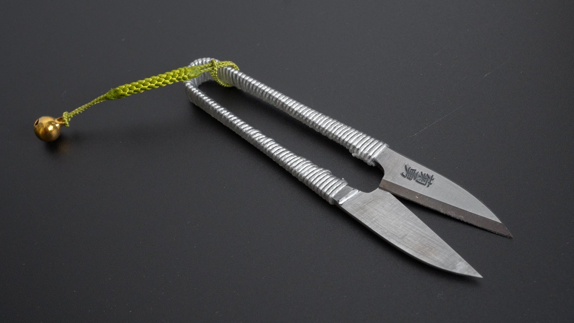 Morihei Kikuyu Nigiri Thread Shears 105mm (in Chiyo Paper Box with Ring) - HITOHIRA