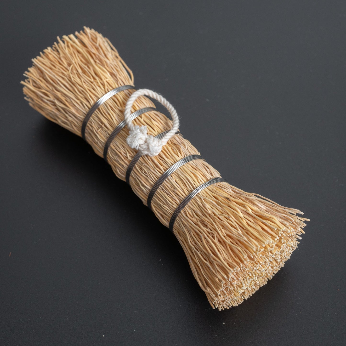 Kanaya Teppan Plate Brush with String (Karukaya) - HITOHIRA