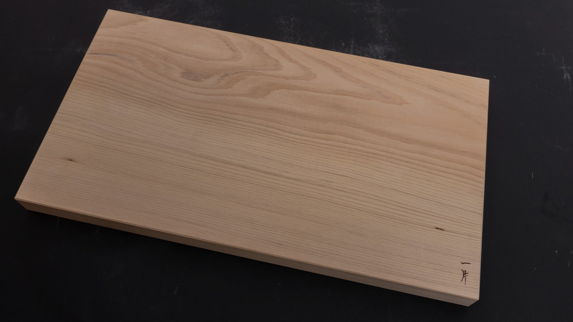 Hitohira WB Aomori Hiba Cutting Board Medium | HITOHIRA